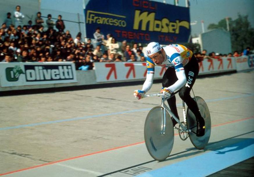 Francesco Moser, gennaio 1984, Citt del Messico: il campione trentino realizza un record storico, portando il limite per la prima volta oltre i 50 km, a 51,151 (Omega)